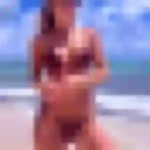Contacte Dorothee, 19 ans à Billom en privé