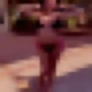 Elena, 20 ans, en ligne à Graulhet pour une rencontre coquine